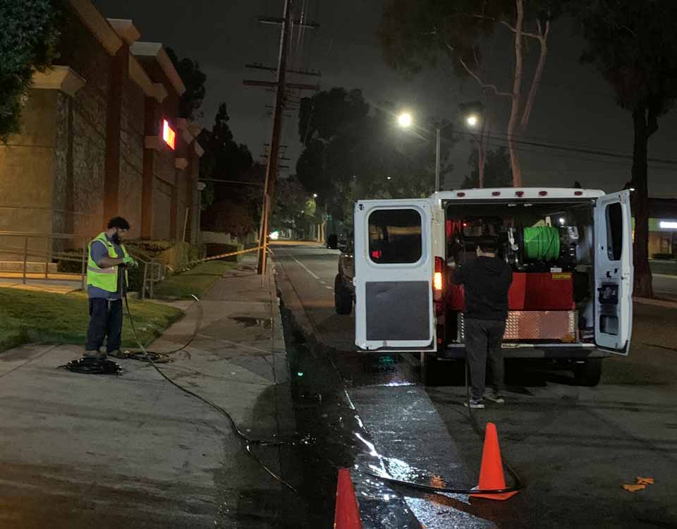 Plumbing service for Los Angeles restaurants and commercial kitchen. Hydro jetting drain and sewer cleaning service for Los Angeles, County. Clogged drain in the kitchen must be cleaned with a snake, rooter or jetter.