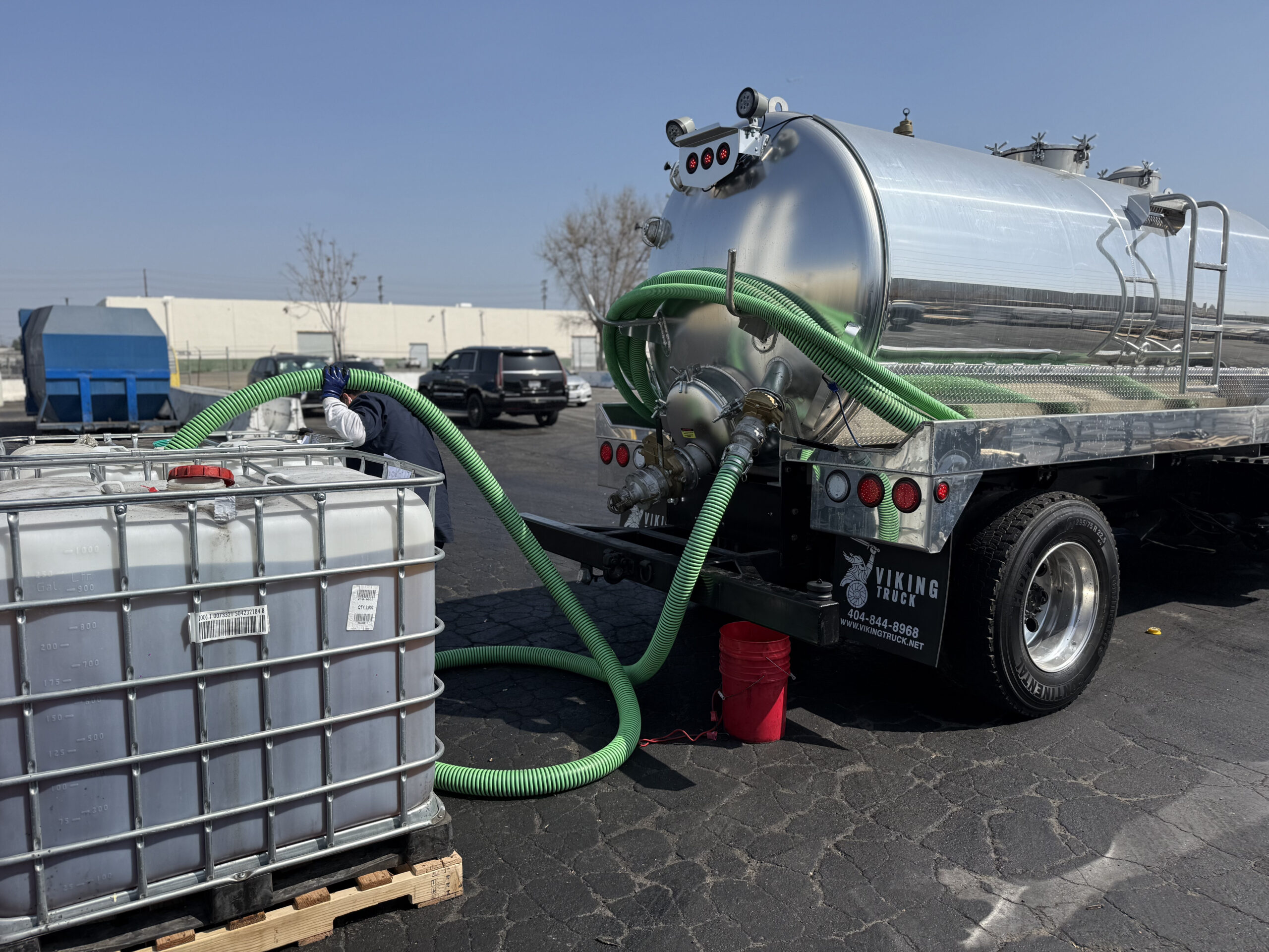 Restaurant used oil pickup service truck in Los Angeles